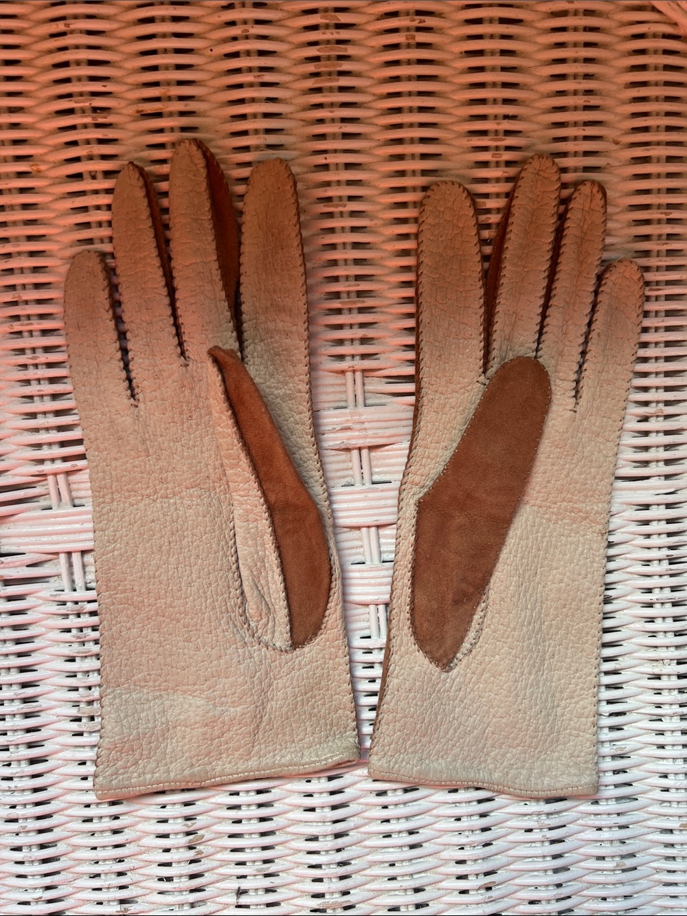 Vintage Suede Leather Gloves - Picture 8 of 12